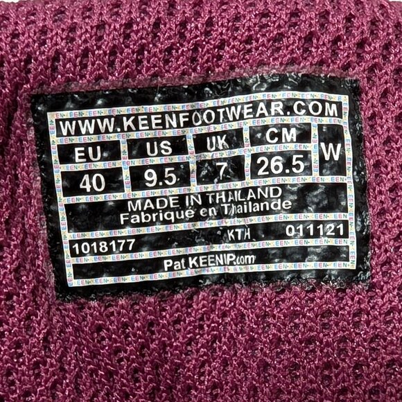 KEEN® Targhee III Low Waterproof Hiking Shoes in Weiss/Boysenberry - Picture 2 of 16